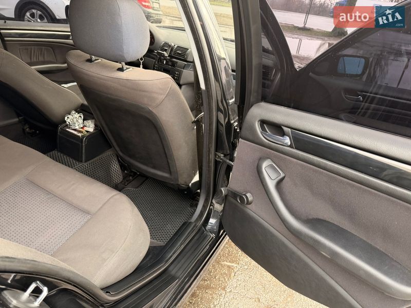 Седан BMW 3 Series 2002 в Днепре