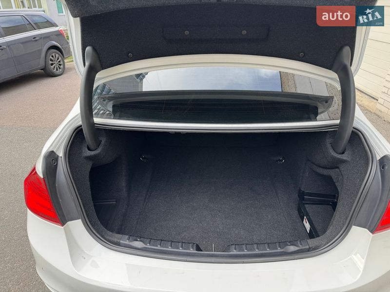 Седан BMW 3 Series 2013 в Ровно