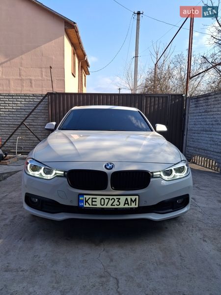 Седан BMW 3 Series 2018 в Запоріжжі