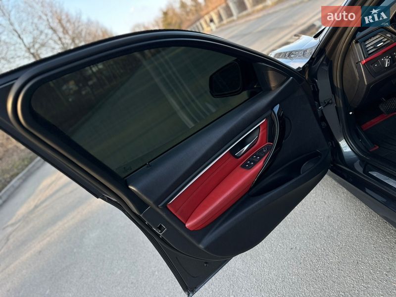 Седан BMW 3 Series 2012 в Умані