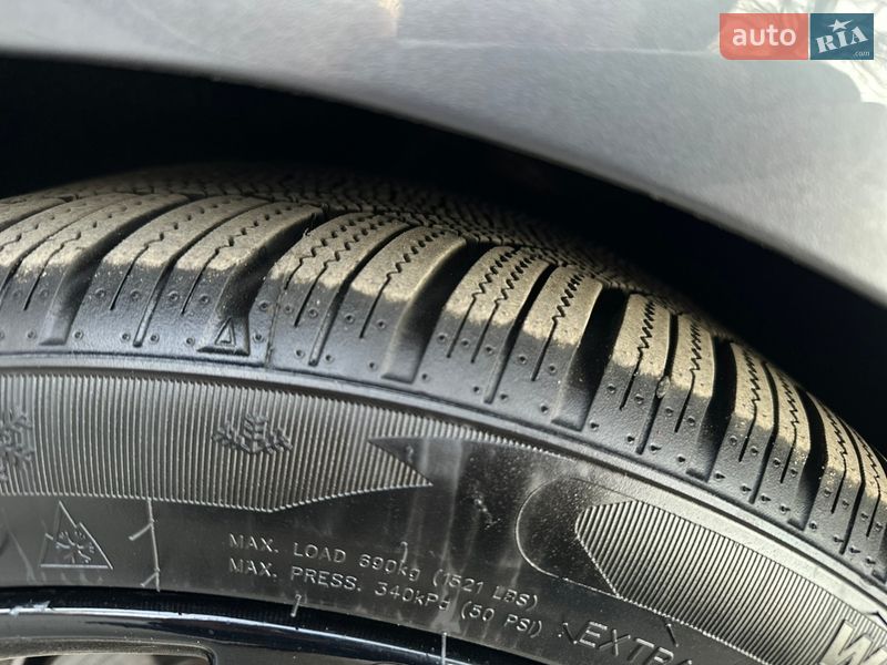 Седан BMW 3 Series 2012 в Умані