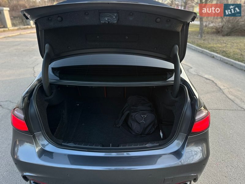 Седан BMW 3 Series 2012 в Умані