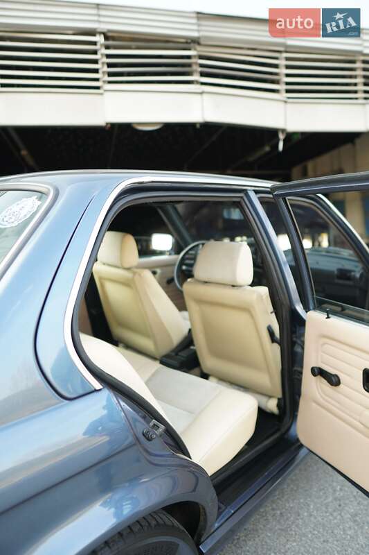 Седан BMW 3 Series 1985 в Киеве