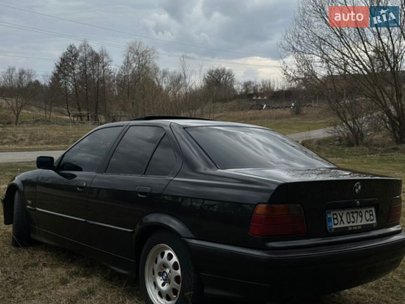 Седан BMW 3 Series 1995 в Гнівані