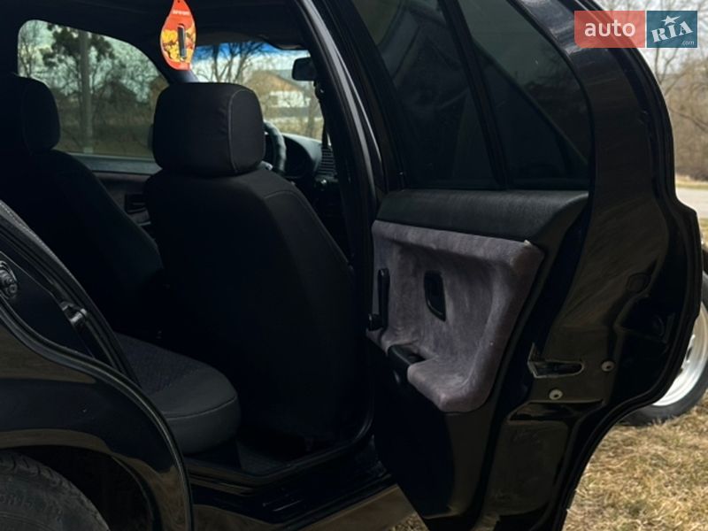 Седан BMW 3 Series 1995 в Гнівані