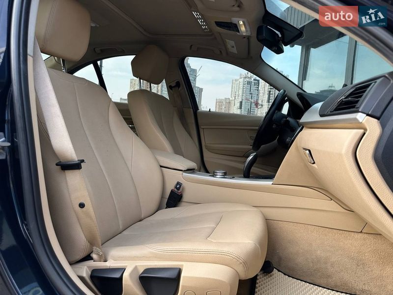 Седан BMW 3 Series 2016 в Киеве