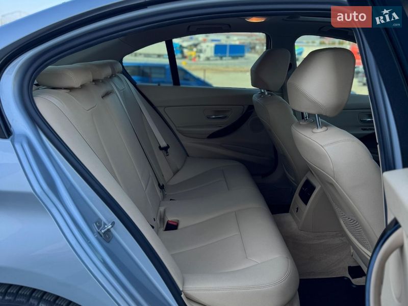 Седан BMW 3 Series 2015 в Городку