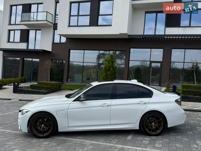 Седан BMW 3 Series 2017 в Ужгороді