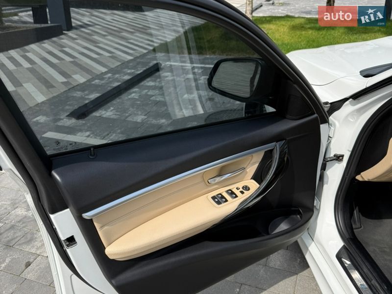 Седан BMW 3 Series 2017 в Ужгороді