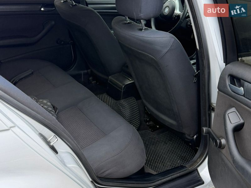 Седан BMW 3 Series 2002 в Києві