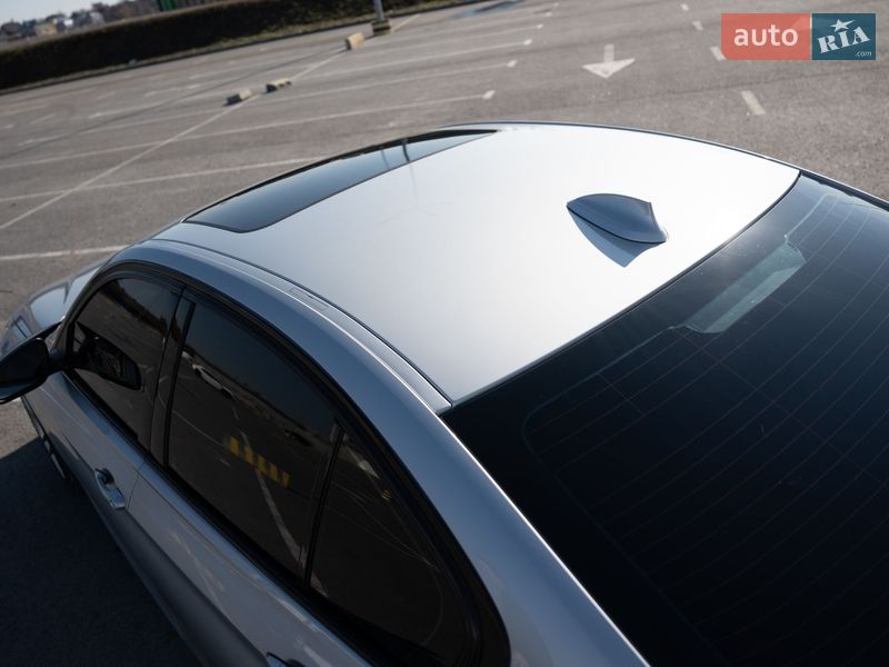 Седан BMW 3 Series 2016 в Львові