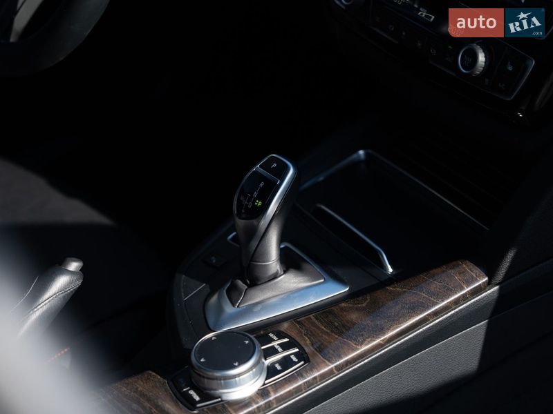 Седан BMW 3 Series 2016 в Львові