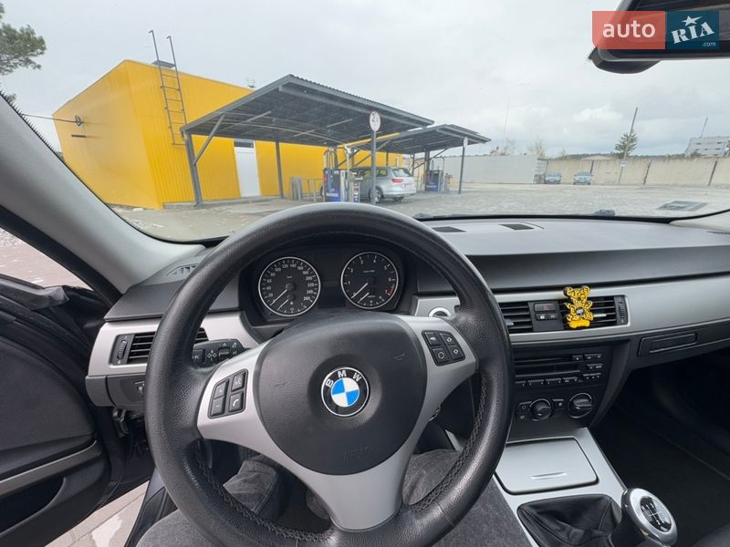 Седан BMW 3 Series 2005 в Нетешине
