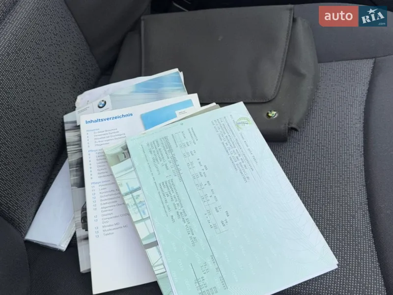 Седан BMW 3 Series 2005 в Нетешине документ