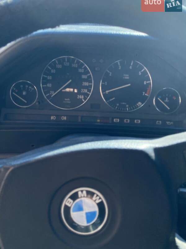Седан BMW 3 Series 1985 в Миргороді