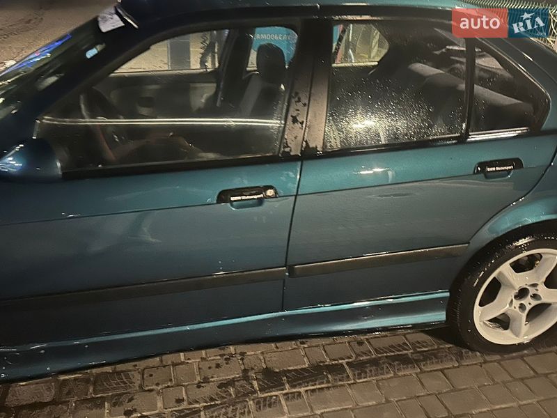 Седан BMW 3 Series 1995 в Днепре