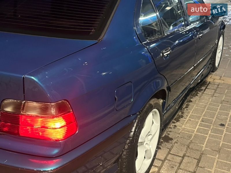 Седан BMW 3 Series 1995 в Днепре