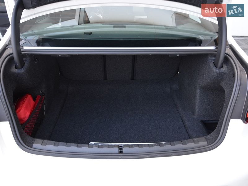 Седан BMW 3 Series 2024 в Киеве