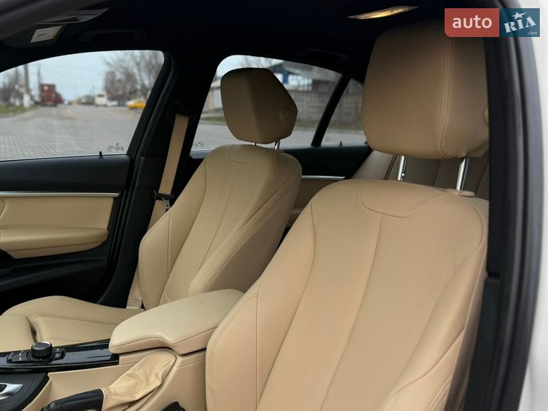 Седан BMW 3 Series 2017 в Одессе