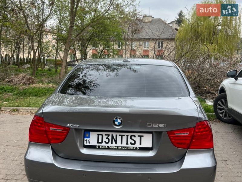 Седан BMW 3 Series 2011 в Львові