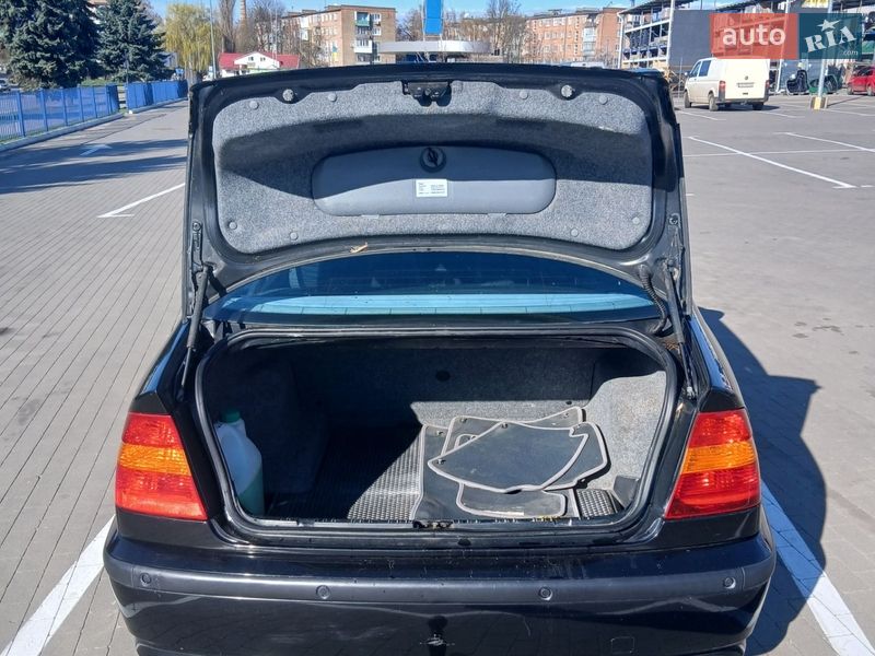 Седан BMW 3 Series 2003 в Прилуках