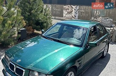 Седан BMW 3 Series 1993 в Хмельницком