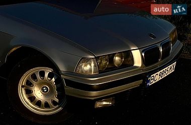 Седан BMW 3 Series 1995 в Самборе