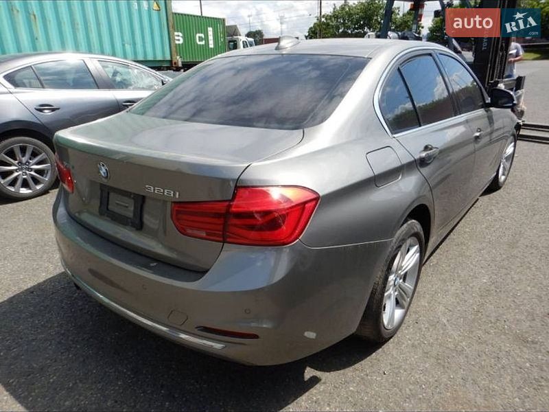 Седан BMW 3 Series 2016 в Киеве
