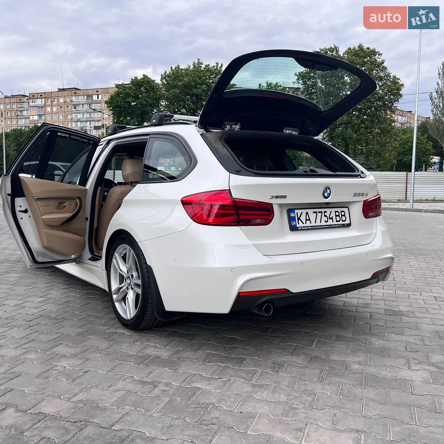 BMW 3 Series 2016 VIN WBA8J1C59GK710989 фото оголошення 4 з 33