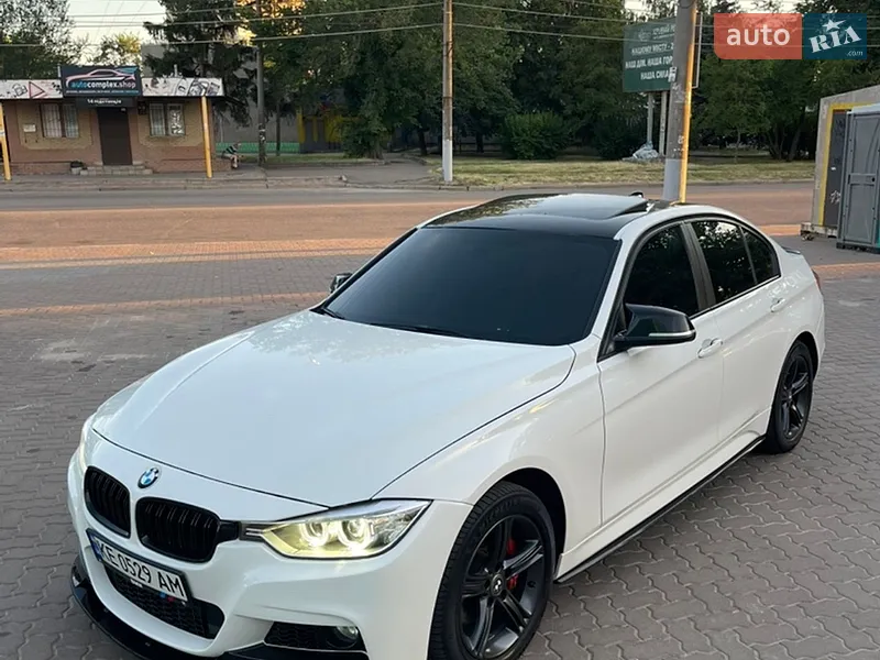 BMW 3 Series 2011 VIN WBAUY11050F040406 фото оголошення 16 з 50