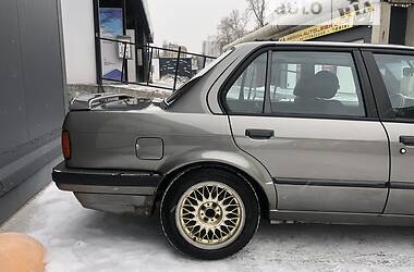 Седан BMW 318 1988 в Киеве