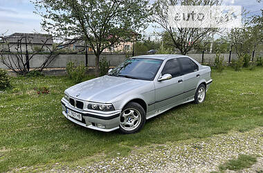 Седан BMW 318 1993 в Івано-Франківську