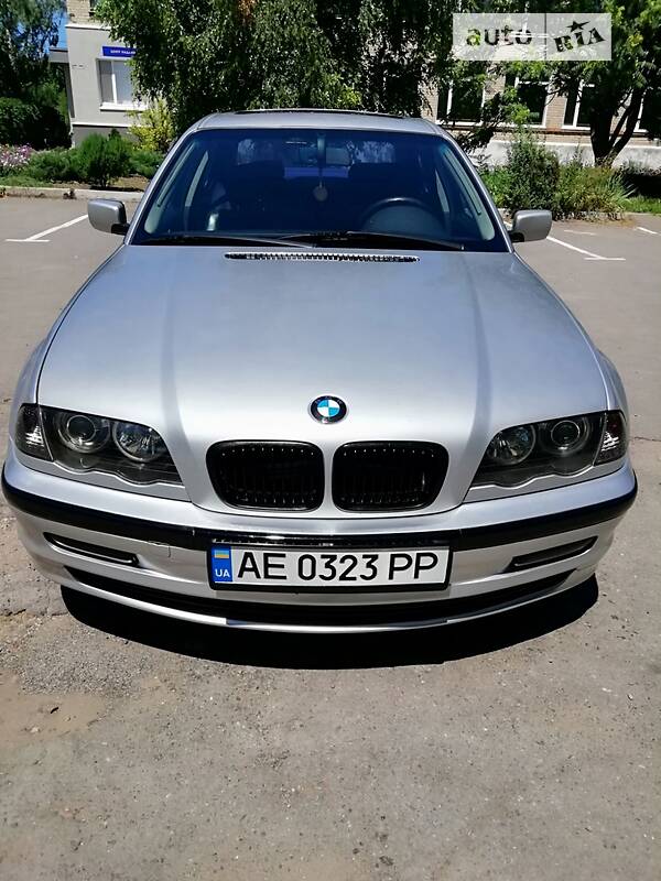 BMW 323
