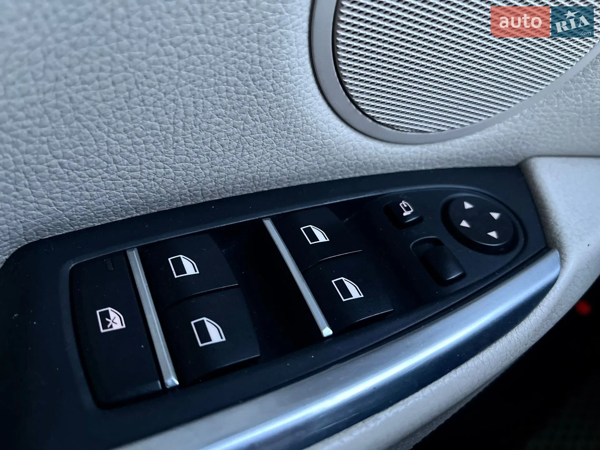 2010 BMW 5er - мініатюра 37