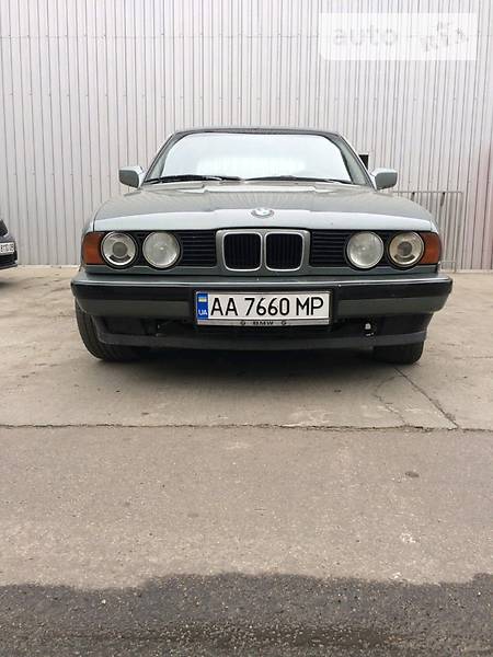 Седан BMW 5 Series 1990 в Киеве