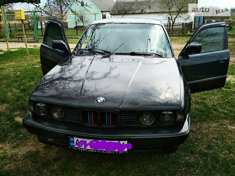 Седан BMW 5 Series 1988 в Коростене