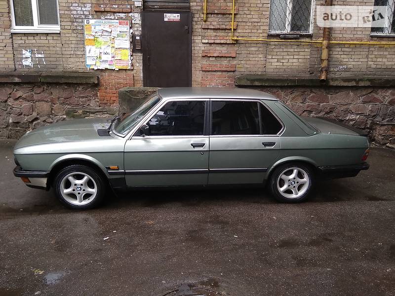 Седан BMW 5 Series 1985 в Киеве