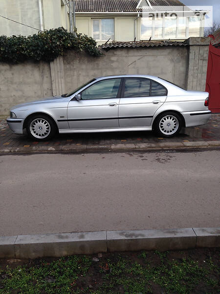 Седан BMW 5 Series 2000 в 