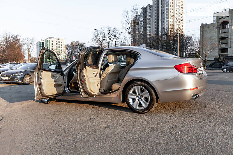 Седан BMW 5 Series 2012 в 