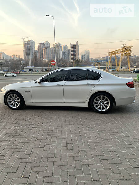 Седан BMW 5 Series 2015 в Києві