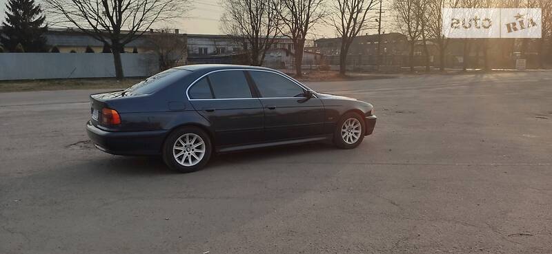 Седан BMW 5 Series 2002 в Нововолинську