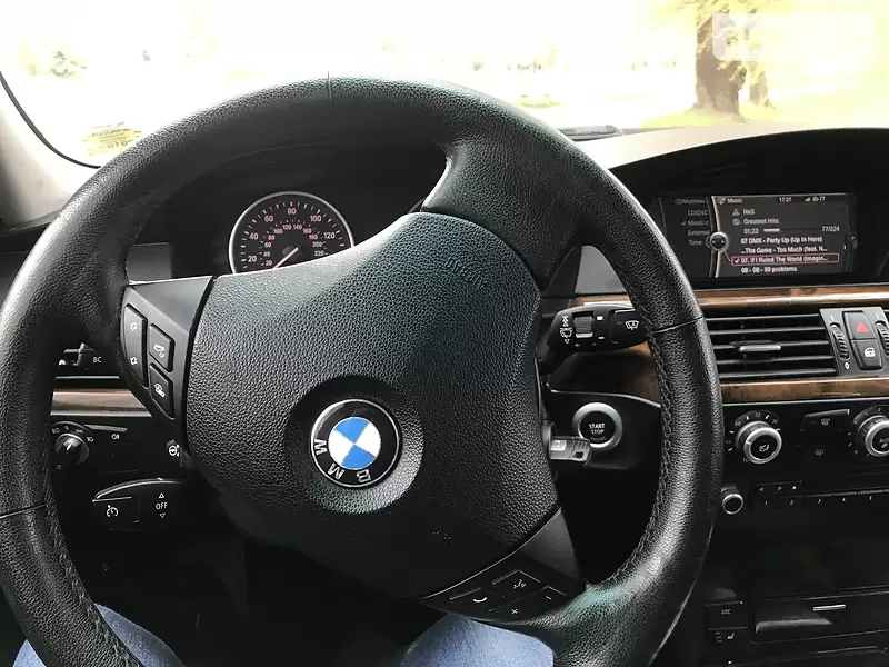 Седан BMW 5 Series 2009 в 