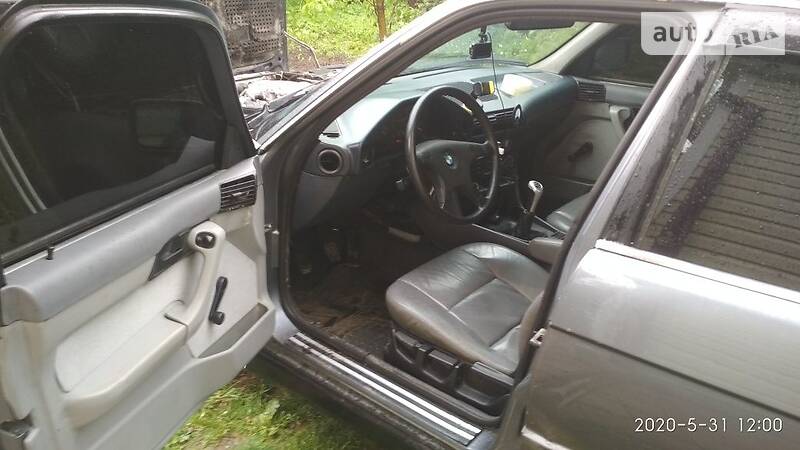 Седан BMW 5 Series 1988 в Вижниці
