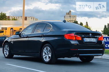 Седан BMW 5 Series 2012 в 