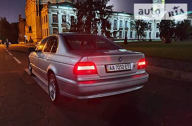 Седан BMW 5 Series 2001 в 