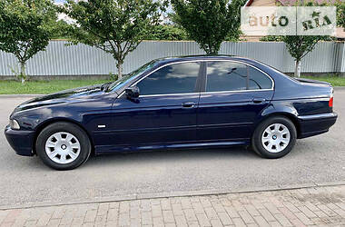 Седан BMW 5 Series 2000 в Сваляве