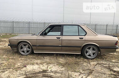 Седан BMW 5 Series 1983 в Киеве