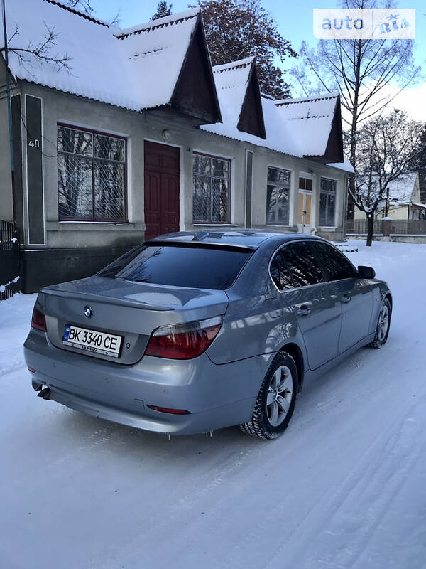 Седан BMW 5 Series 2004 в Рокитном