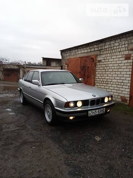 Седан BMW 5 Series 1990 в Мелитополе