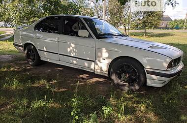 Седан BMW 5 Series 1989 в Путивле